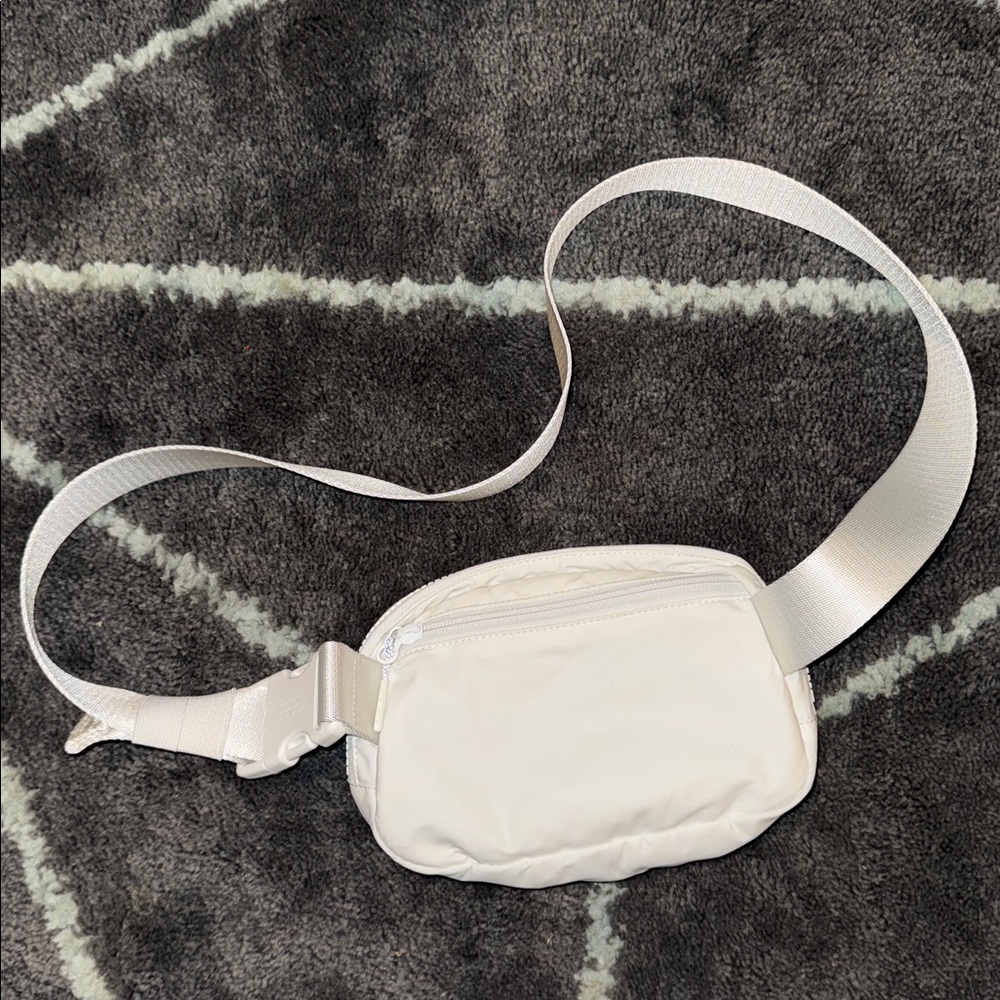 lululemon White Belt Bag - Picture 2 of 8